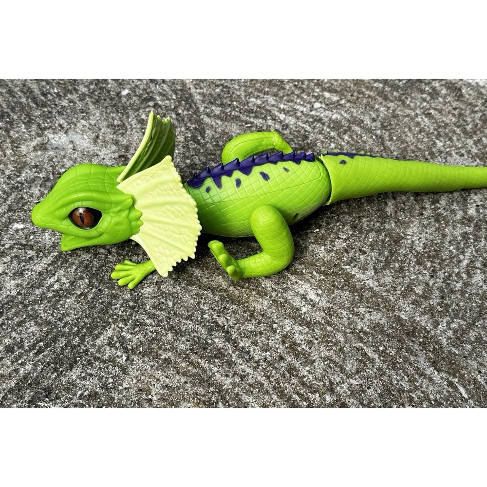 Zuru Battery Operated Green Frilled Lizard Toy